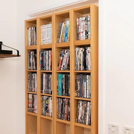 Sunny Maisonette With Views Over Canary Wharf, London Exterior photo