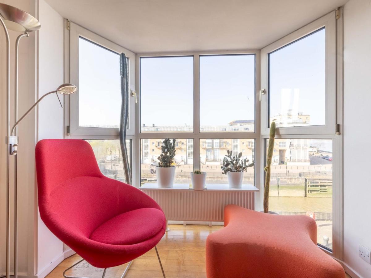 Sunny Maisonette With Views Over Canary Wharf, London Exterior photo