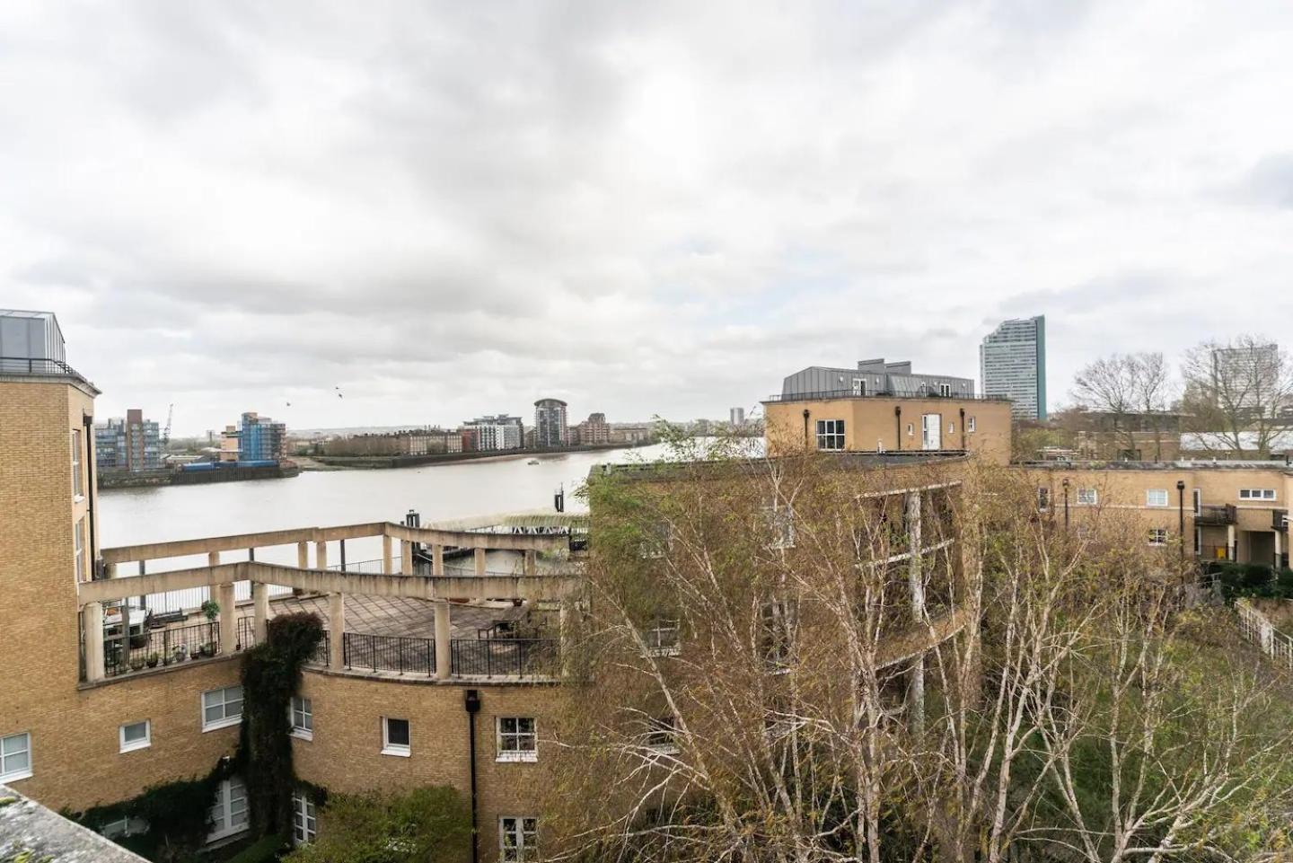 Sunny Maisonette With Views Over Canary Wharf, London Exterior photo