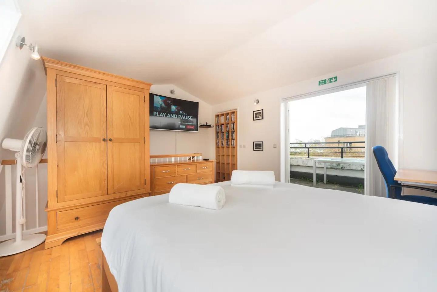 Sunny Maisonette With Views Over Canary Wharf, London Exterior photo
