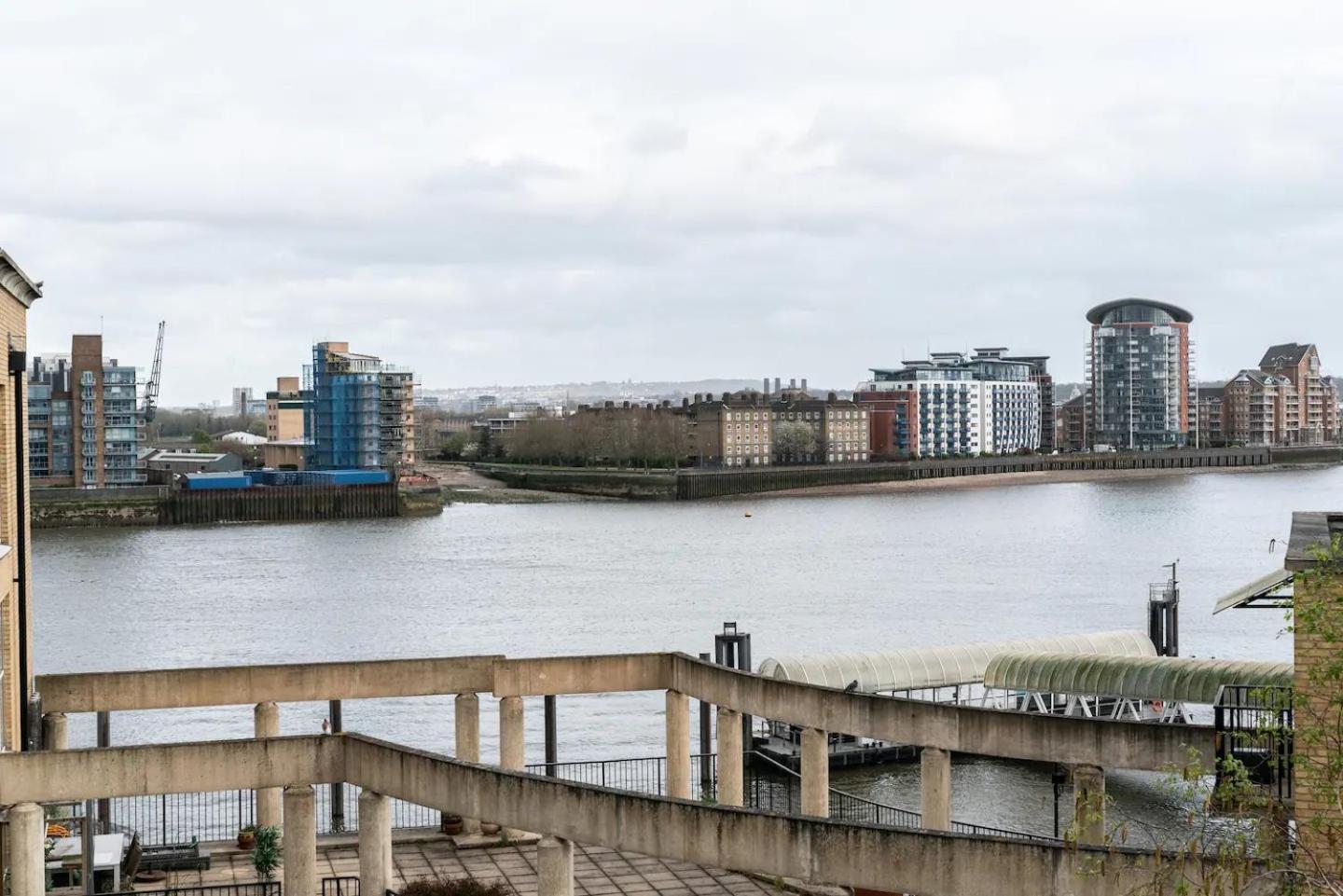 Sunny Maisonette With Views Over Canary Wharf, London Exterior photo