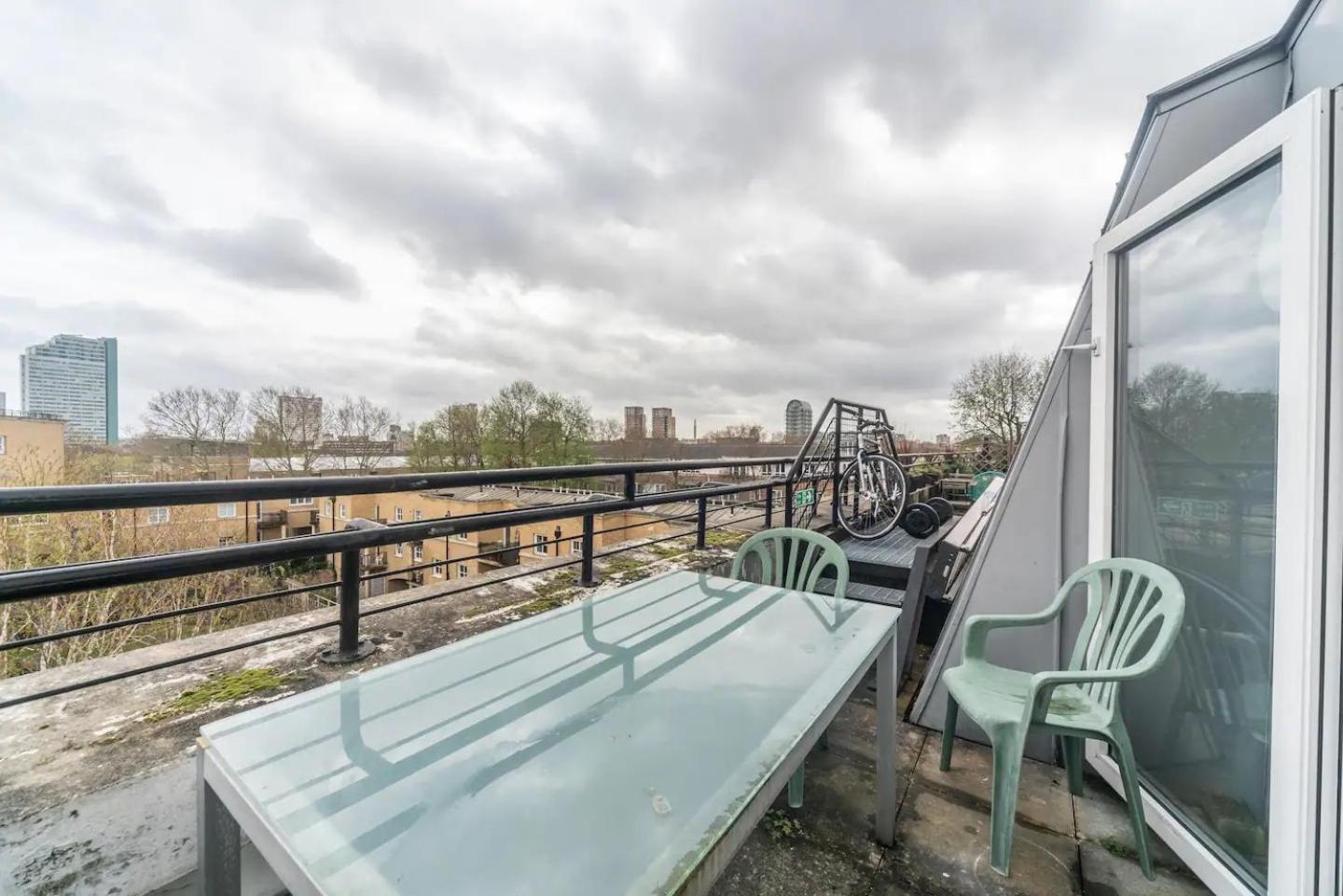 Sunny Maisonette With Views Over Canary Wharf, London Exterior photo