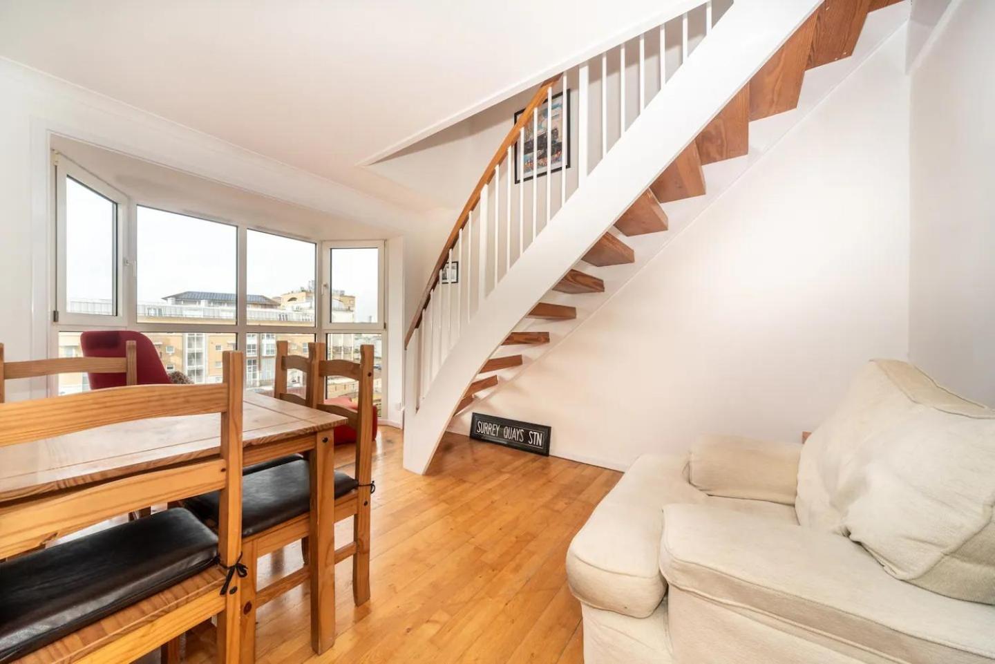Sunny Maisonette With Views Over Canary Wharf, London Exterior photo