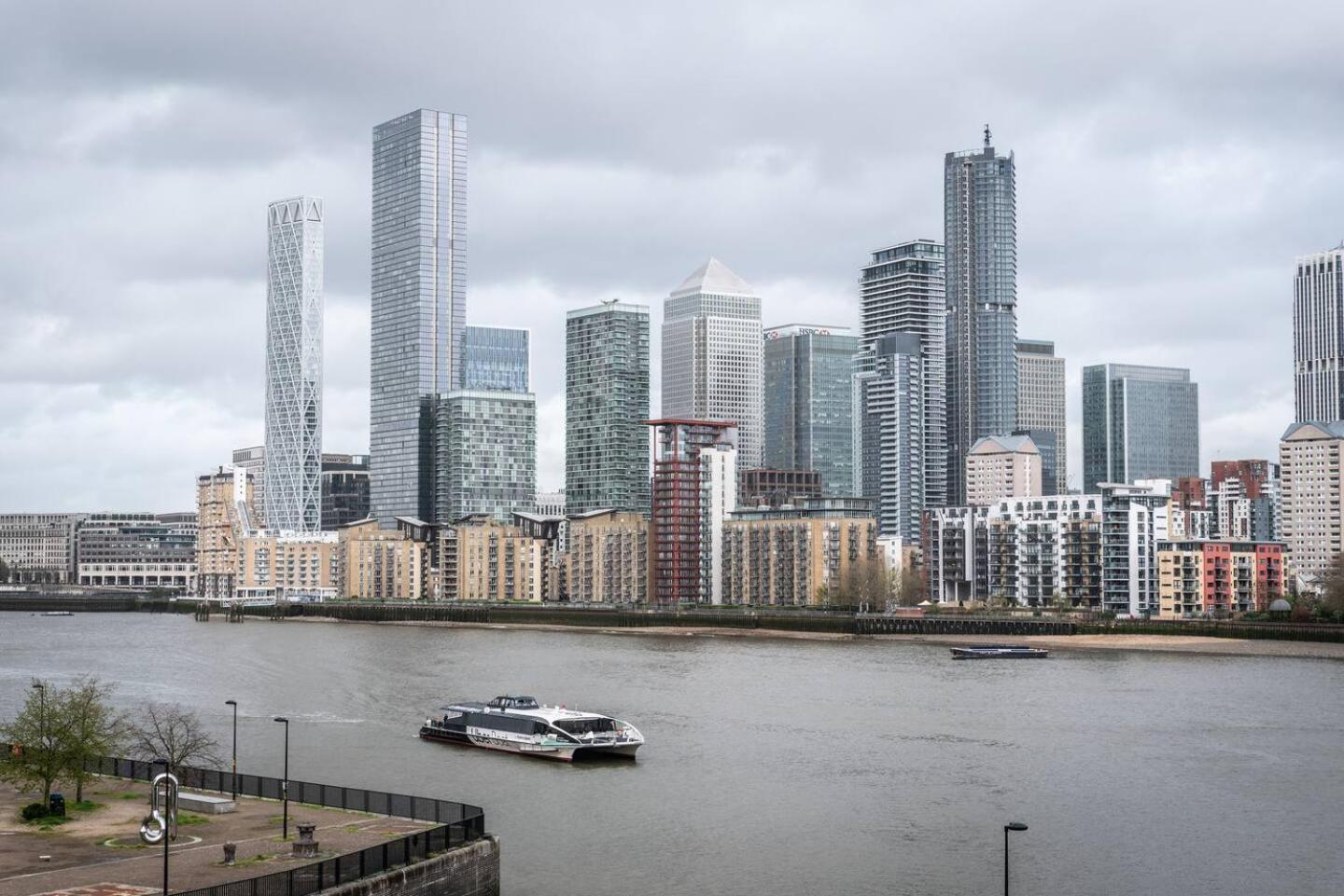 Sunny Maisonette With Views Over Canary Wharf, London Exterior photo