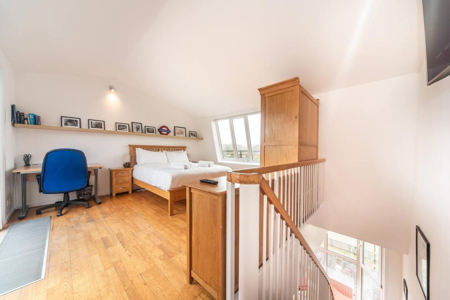Sunny Maisonette With Views Over Canary Wharf, London Exterior photo