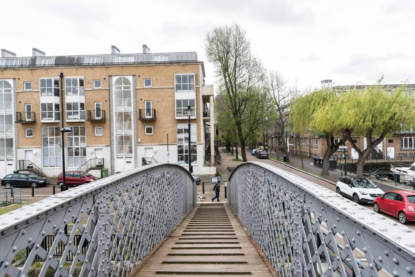 Sunny Maisonette With Views Over Canary Wharf, London Exterior photo